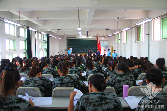 2013年军训团组织军事理论考试