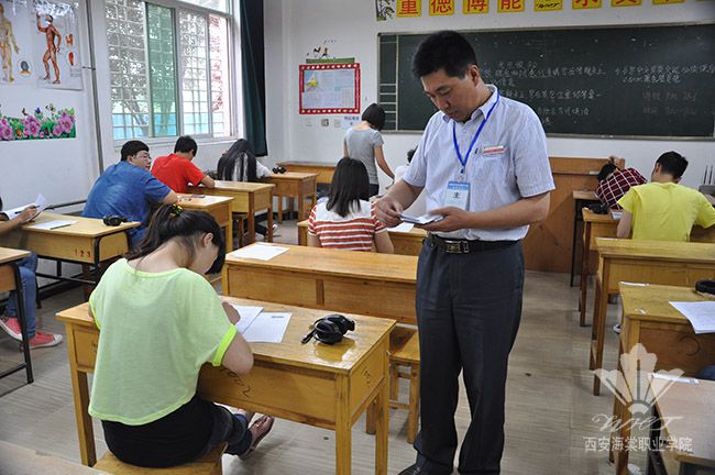 西安海棠职业学院英语A、B级考试顺利进行